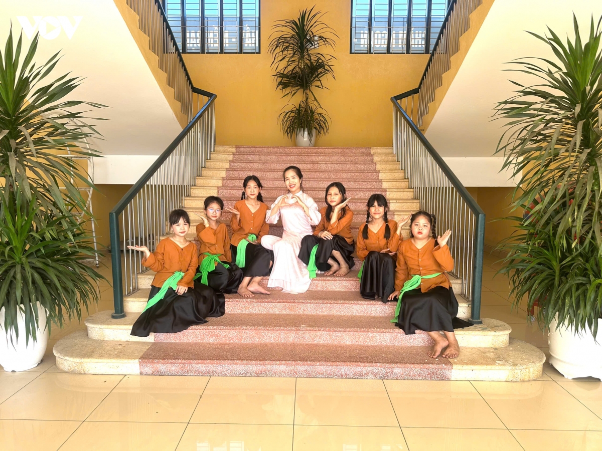 Dân ca Quan họ Bắc Ninh đến gần thế hệ trẻ từ lớp học Hoàn Sơn